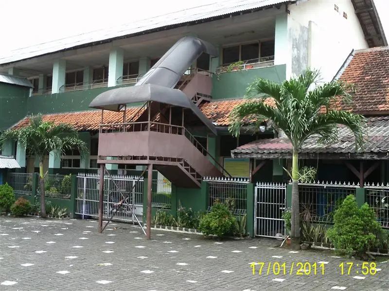 SMAS IGN SLAMET RIYADI