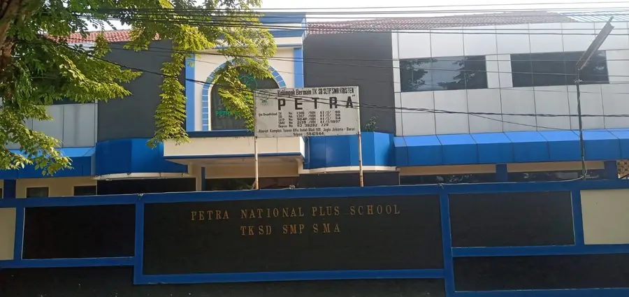 SMAS PETRA