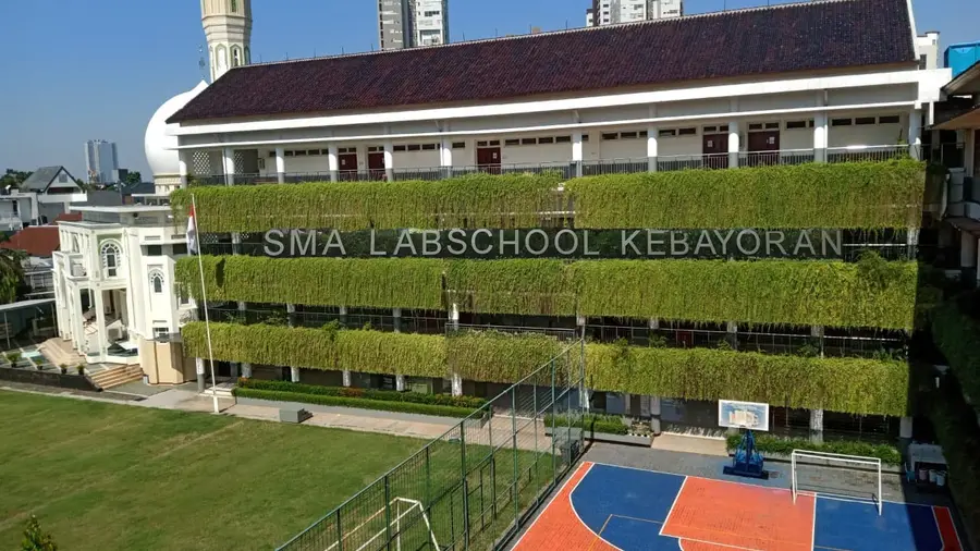 SMA LABSCHOOL KEBAYORAN