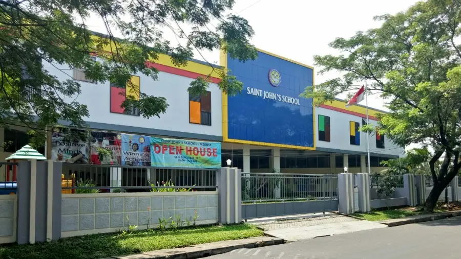 SMP SAINT JOHN S SCHOOL