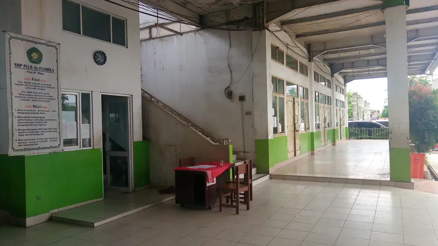 SMP PLUS AL-FUDHOLA