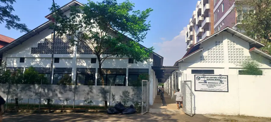 SMA Lentera Harapan Gunung Moria